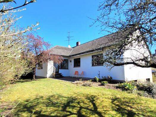 Bungalow zum Kauf 549.000 € 6 Zimmer 151,6 m² 576 m² Grundstück frei ab sofort Neunkirchen Neunkirchen a.Brand 91077