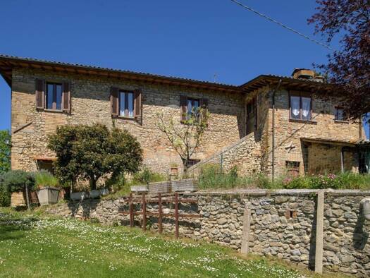 Haus zum Kauf 290.000 € 395 m² 2.200 m² Grundstück Città di Castello 06012