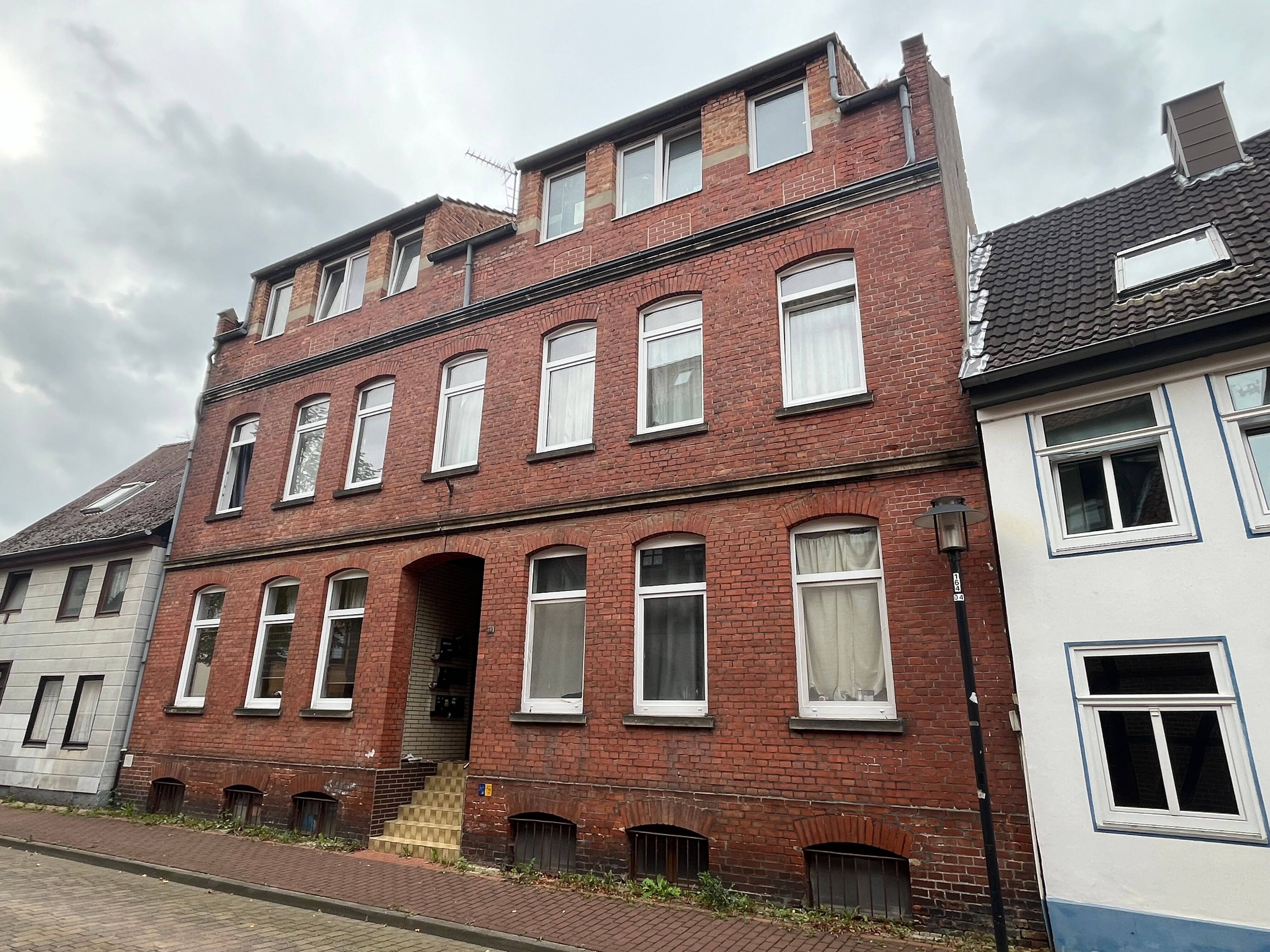 Mehrfamilienhaus zum Kauf als Kapitalanlage geeignet 469.000 € 16 Zimmer 346 m²<br/>Wohnfläche 371 m²<br/>Grundstück Klosterstr. 19 Kernstadt Stadthagen 31655