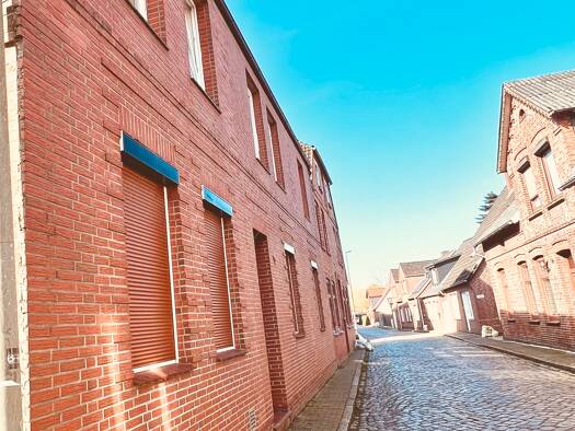 Haus zum Kauf 265.000 € 10 Zimmer 280 m² 360 m² Grundstück frei ab sofort Krempe 25361