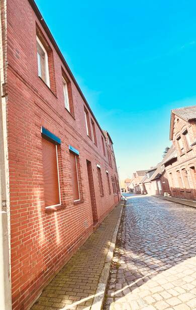 Haus zum Kauf 265.000 € 10 Zimmer 280 m² 360 m² Grundstück frei ab sofort Krempe 25361