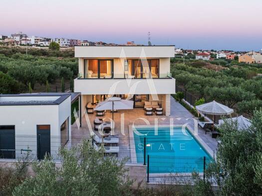 Einfamilienhaus zum Kauf 2.150.000 € 7 Zimmer 1.000 m² Grundstück Sveti Filip i Jakov 23207