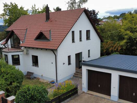 Einfamilienhaus zur Miete 1.595 € 5,5 Zimmer 168 m² 1.408 m² Grundstück Burglengenfeld Burglengenfeld 93133