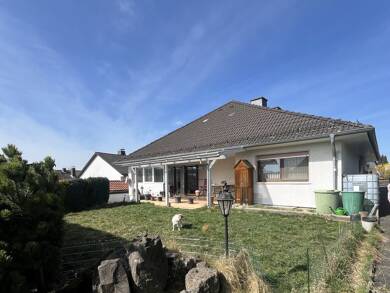 Bungalow zum Kauf 349.000 € 3 Zimmer 164,6 m² 693 m² Grundstück Wenings Gedern 63688