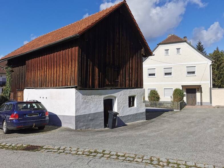Haus zum Kauf 145.000 € 4 Zimmer 110 m² 353 m² Grundstück Adldorf Eichendorf / Adldorf 94428