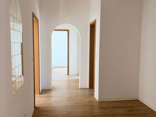 Wohnung zur Miete 450 € 3 Zimmer 76,2 m² frei ab sofort Walther-Rathenau-Straße 29 Oelsnitz Oelsnitz 08606