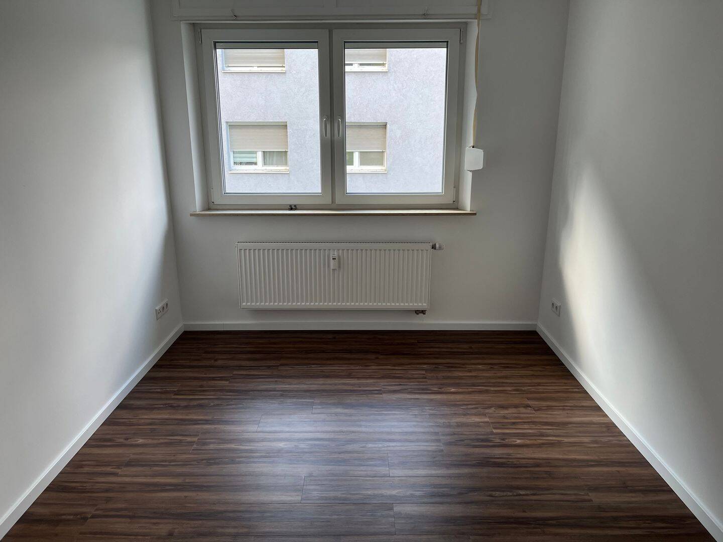 Erstbezug nach Renovierung - 3 ZW im 1. OG mit Balkon zum Innenhof, modernes Tageslichtbad mit Badewanne - ab sofort bezugsbereit – Nürnberg – Vorschaubild 5