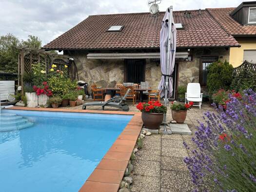 Mehrfamilienhaus zum Kauf 10 Zimmer 145,2 m² 1.012 m² Grundstück Zuffenhausen Stuttgart 70437