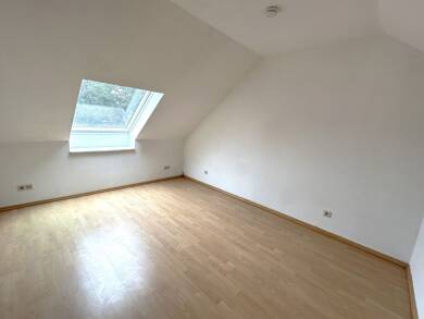Wohnung zur Miete 495 € 2,5 Zimmer 72 m² Dachgeschoss, 1. Geschoss Schulze-Delitzsch-Straße 25 Berenbostel Garbsen 30827