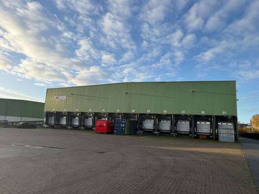 Lagerhalle zur Miete provisionsfrei 5 € 3.700 m² Lagerfläche teilbar ab 1.800 m² St. Lorenz Nord Lübeck 23554