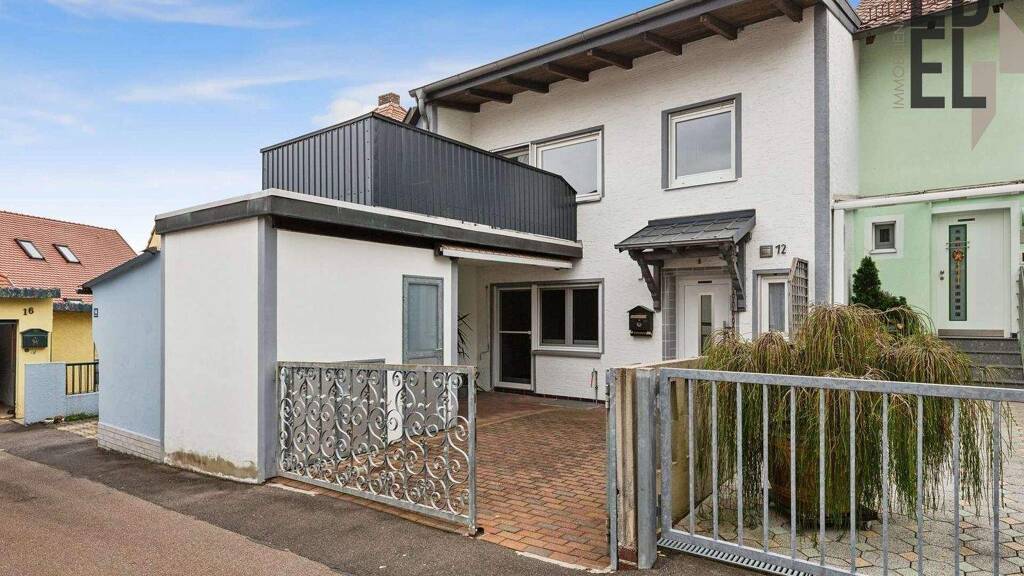 Reihenmittelhaus zum Kauf 329.000 € 7 Zimmer 119 m² 622 m² Grundstück Luitpoldhöhe Amberg 92224