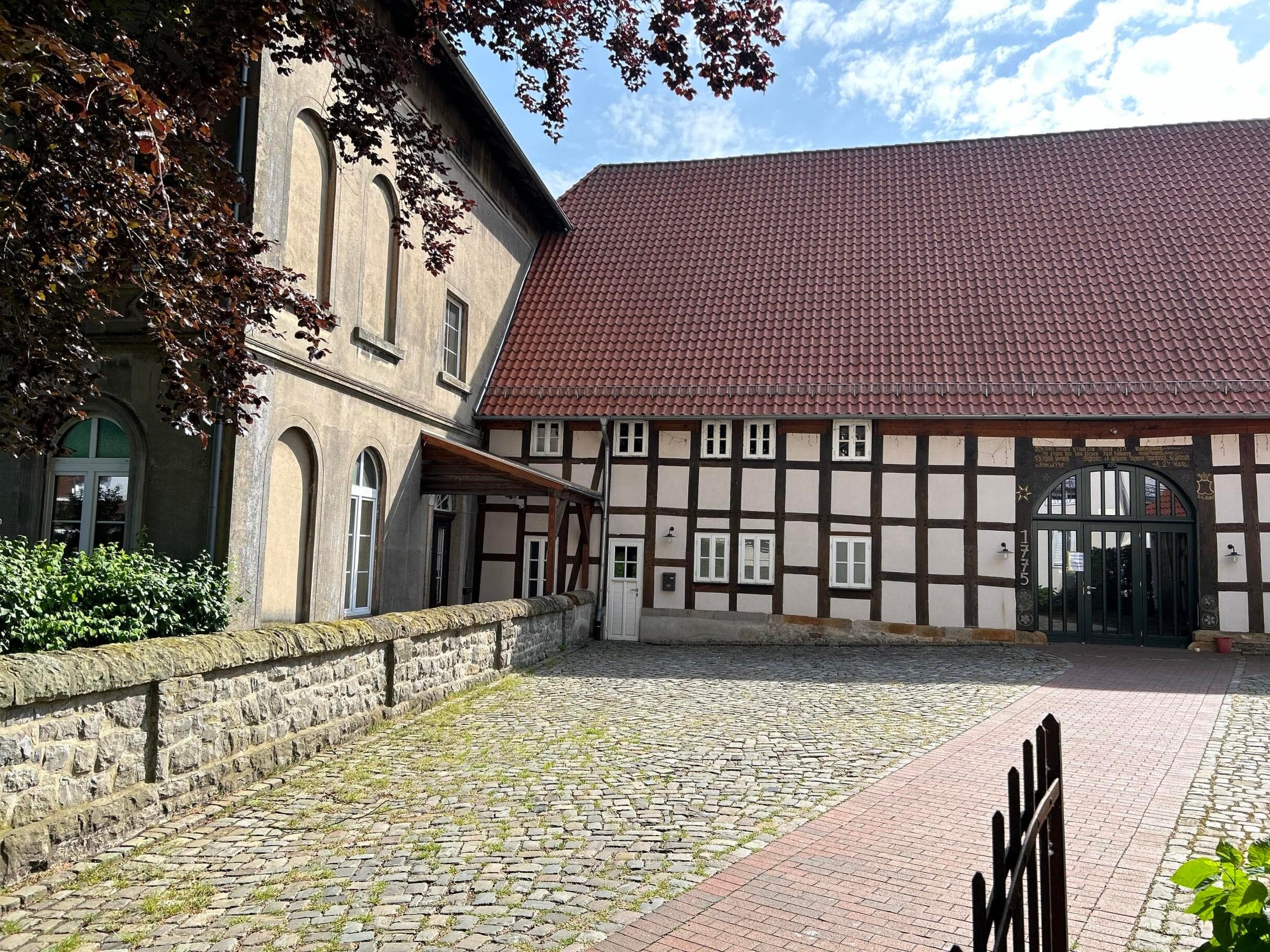 Villa zum Kauf 10 Zimmer 400 m²<br/>Wohnfläche 3.685 m²<br/>Grundstück Wellingholzhausen Melle 49326