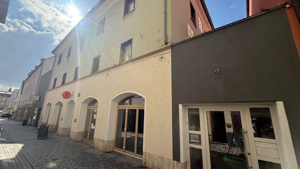 Mehrfamilienhaus zum Kauf als Kapitalanlage geeignet 1.570.000 € 16 Zimmer 622 m² 400 m² Grundstück Straubing 94315