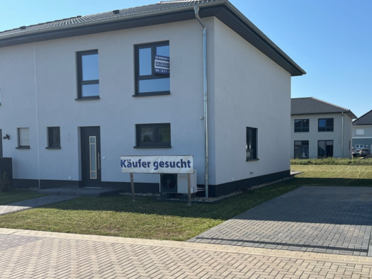 Doppelhaushälfte zum Kauf - Erstbezug provisionsfrei 299.000 € 4 Zimmer 116 m² 365 m² Grundstück Emmeringer Str Emmeringen Oschersleben 39387