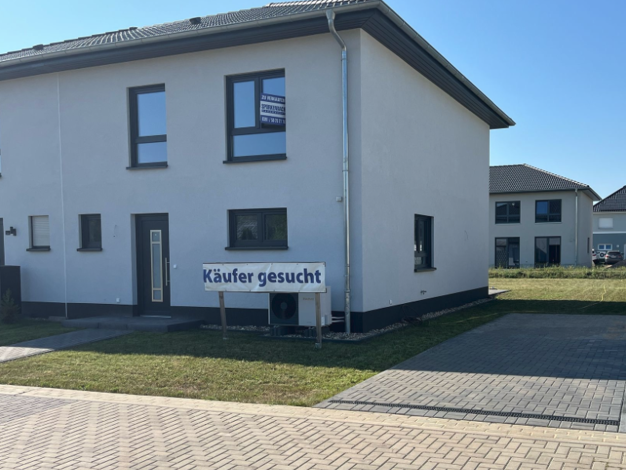Doppelhaushälfte zum Kauf - Erstbezug provisionsfrei 299.000 € 4 Zimmer 116 m² 365 m² Grundstück Emmeringer Str Emmeringen Oschersleben 39387