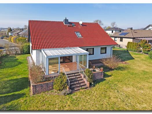 Einfamilienhaus zum Kauf 275.000 € 8,5 Zimmer 157 m² 1.075 m² Grundstück Ihringshausen Fuldatal / Ihringshausen 34233