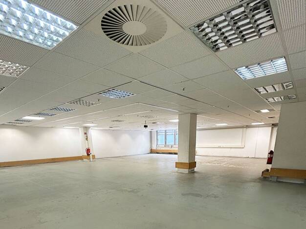 Lagerhalle zur Miete 9 € 178,1 m² Lagerfläche Carl-Zeiss-Straße 5 Fellbach 70736