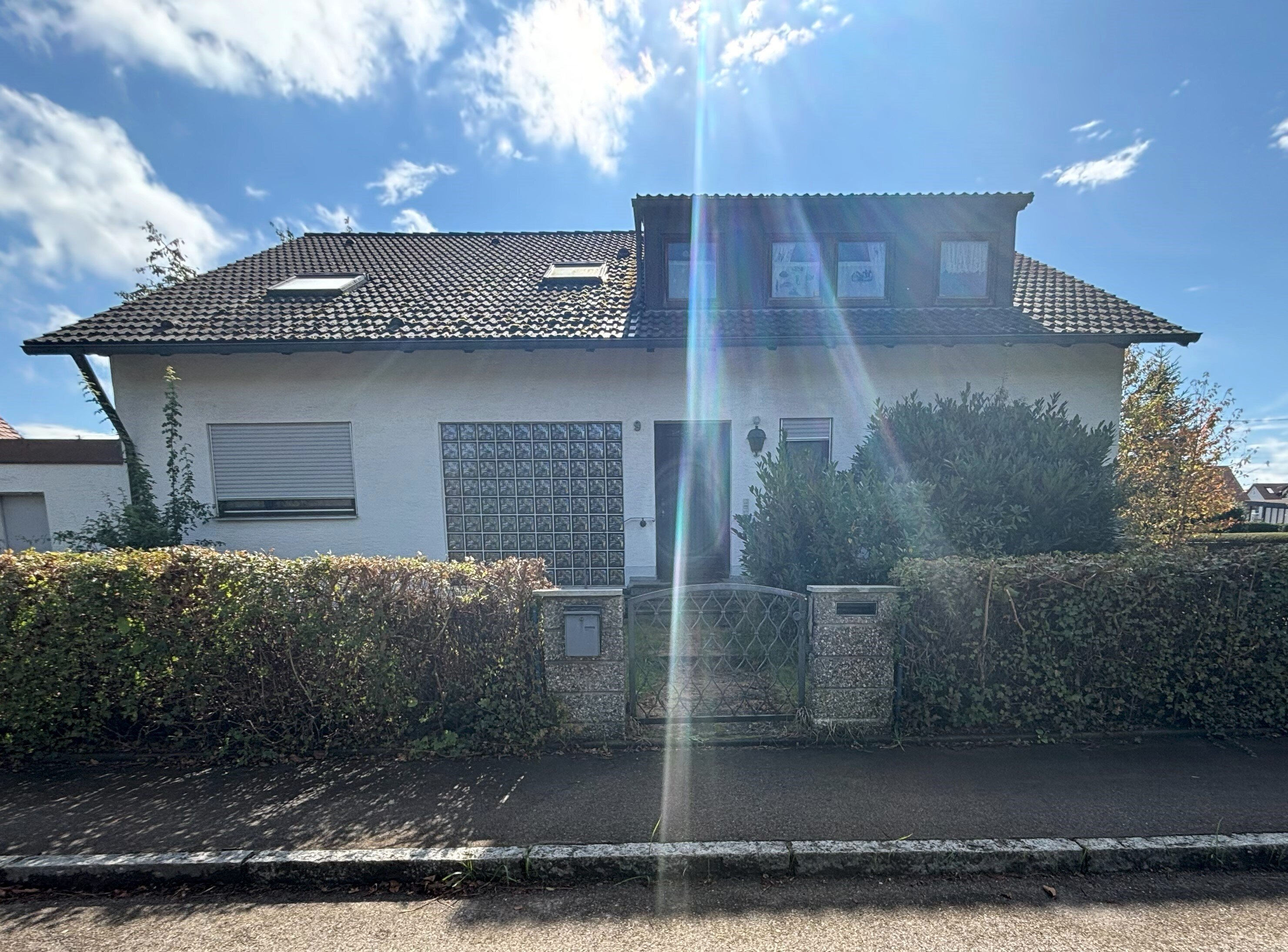 Einfamilienhaus zum Kauf 484.000 € 7 Zimmer 202 m²<br/>Wohnfläche 833 m²<br/>Grundstück ab sofort<br/>Verfügbarkeit Albert-Baumeister-Str. 9 Burgau Burgau 89331