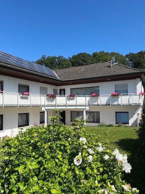 Mehrfamilienhaus zum Kauf 595.000 € 8 Zimmer 257 m²<br/>Wohnfläche 714 m²<br/>Grundstück Lollar Lollar 35457