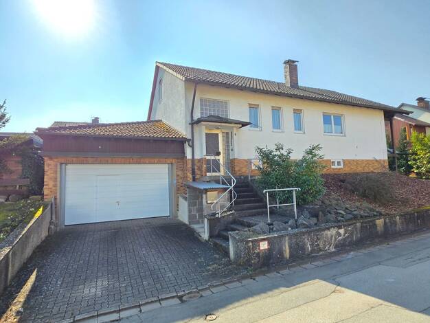 Einfamilienhaus zum Kauf 360.000 € 6 Zimmer 200 m² 836 m² Grundstück Scheuerfeld Coburg 96450