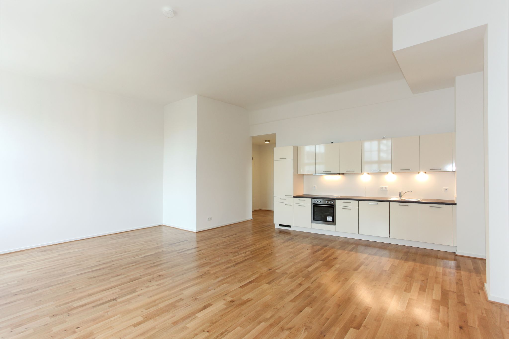 Wohnung zur Miete 789 € 2 Zimmer 71,5 m²<br/>Wohnfläche 2.<br/>Geschoss 01.03.2025<br/>Verfügbarkeit Prager Straße 18 Zentrum - Südost Leipzig 04103