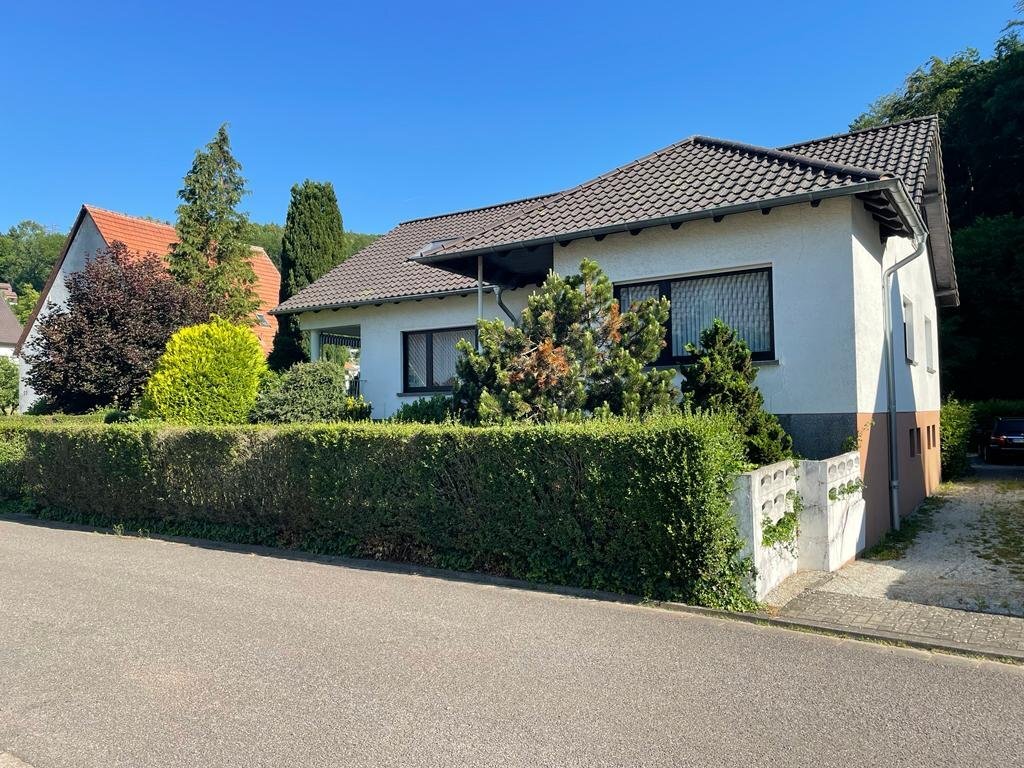 Bungalow zum Kauf provisionsfrei 439.000 € 8,5 Zimmer 180 m²<br/>Wohnfläche 1.122 m²<br/>Grundstück Oberwürzbach Sankt Ingbert 66386