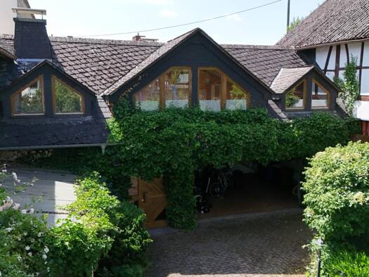 Haus zum Kauf provisionsfrei 393.000 € 9 Zimmer 201 m² 906 m² Grundstück frei ab sofort Steckenroth Hohenstein 65329