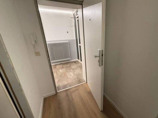Wohnung zur Miete 460 € 1 Zimmer 28 m² 4. Geschoss frei ab 01.02.2026 Röderbergweg 136 Ostend Frankfurt am Main 60385