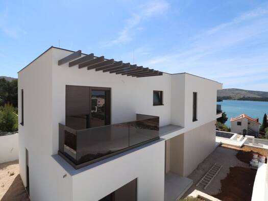 Einfamilienhaus zum Kauf - Erstbezug 1.600.000 € 6 Zimmer 209 m² Šibenik 22000