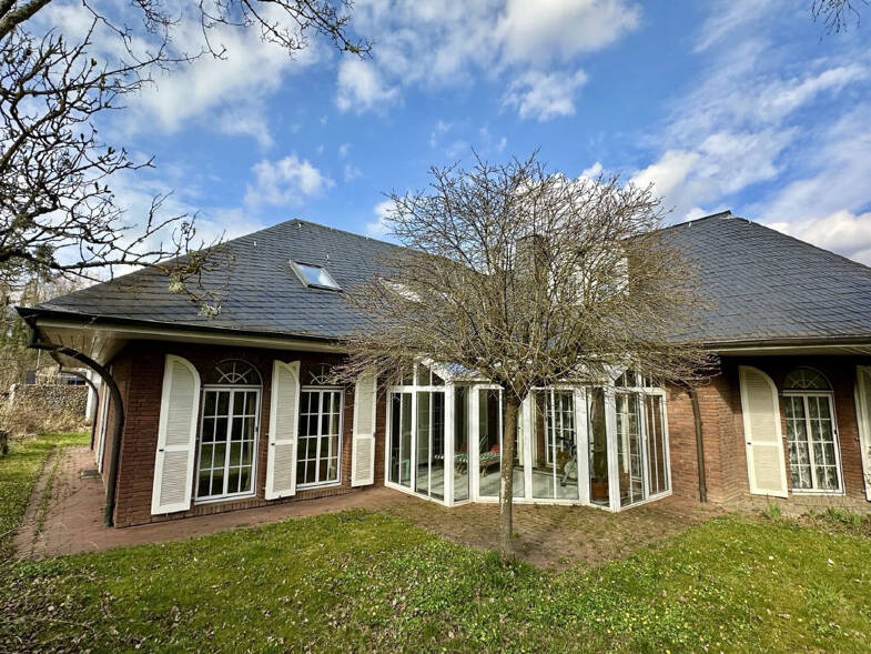 Haus zum Kauf 579.000 € 9 Zimmer 220 m² 725 m² Grundstück Kues Bernkastel-Kues-Kues 54470