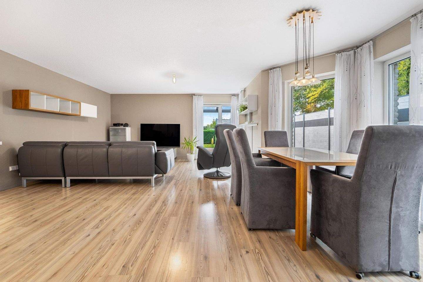 Immobilie in Bedburg-Hau - Repräsentatives ZFH mit vielseitigen Nutzungsmöglichkeiten für Familien, Generationen und Gewerbe in Bedburg-Hau - Bild 3