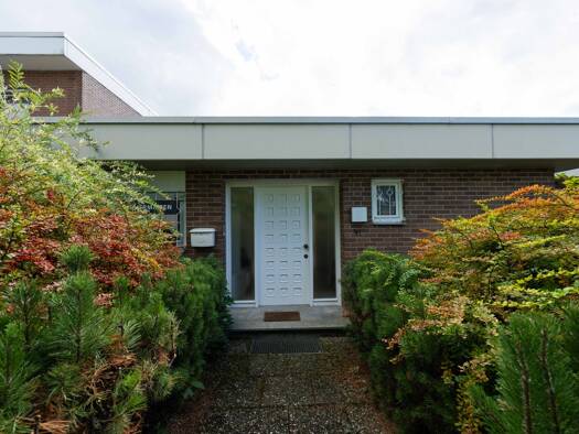 Einfamilienhaus zur Miete 2.900 € 6 Zimmer 246 m² 642 m² Grundstück frei ab sofort Weinheim 69469