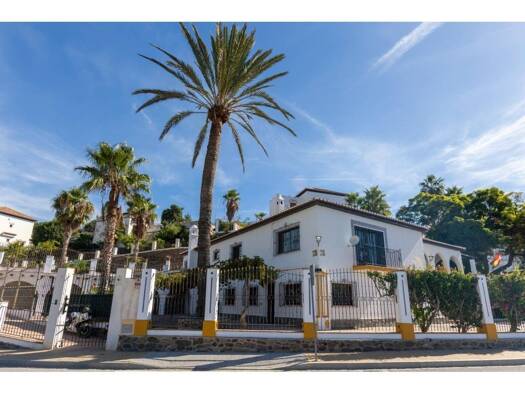 Chalet zum Kauf 1.250.000 € 8 Zimmer 479 m² 1.048 m² Grundstück Almuñécar 18690