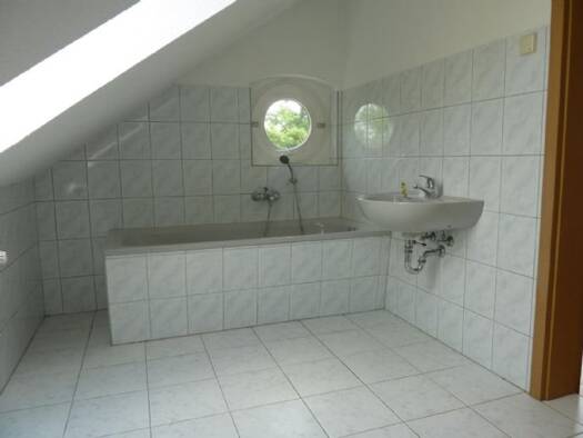 Wohnung zur Miete 350 € 3 Zimmer 73 m² 3. Geschoss frei ab 01.07.2026 Regensburger Strasse 44 Radewell-Osendorf Halle (Saale) 06132