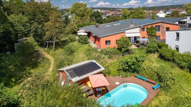 Einfamilienhaus zum Kauf provisionsfrei 13 Zimmer 330 m² 3.076 m² Grundstück Daimlerstr. 14 Neuhof Taunusstein Neuhof 65232