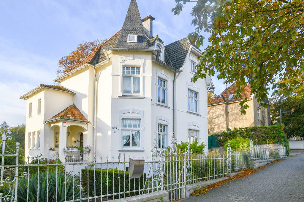 Villa zum Kauf 880.000 € 8 Zimmer 218 m²<br/>Wohnfläche 1.336 m²<br/>Grundstück Königsdorf Frechen 50226