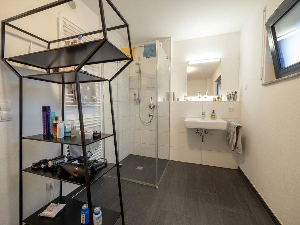 Property thumbnail 12