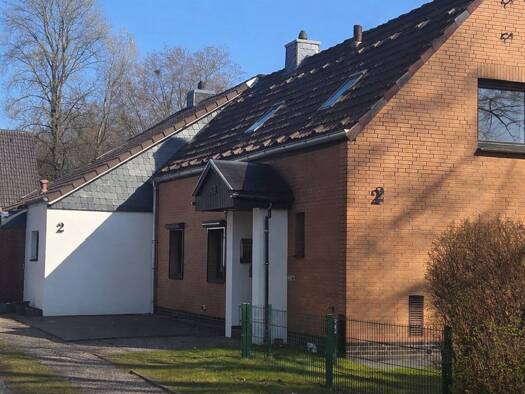 Doppelhaushälfte zur Miete 900 € 4 Zimmer 80 m² frei ab 01.07.2026 Faldera Neumünster 24537