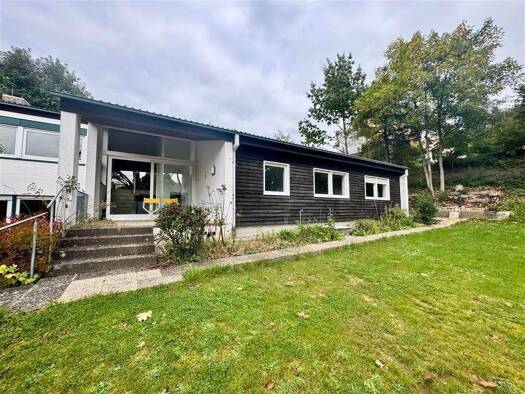 Einfamilienhaus zur Miete 1.200 € 6 Zimmer 148 m² 1.173 m² Grundstück frei ab sofort Innstadt Passau 94032