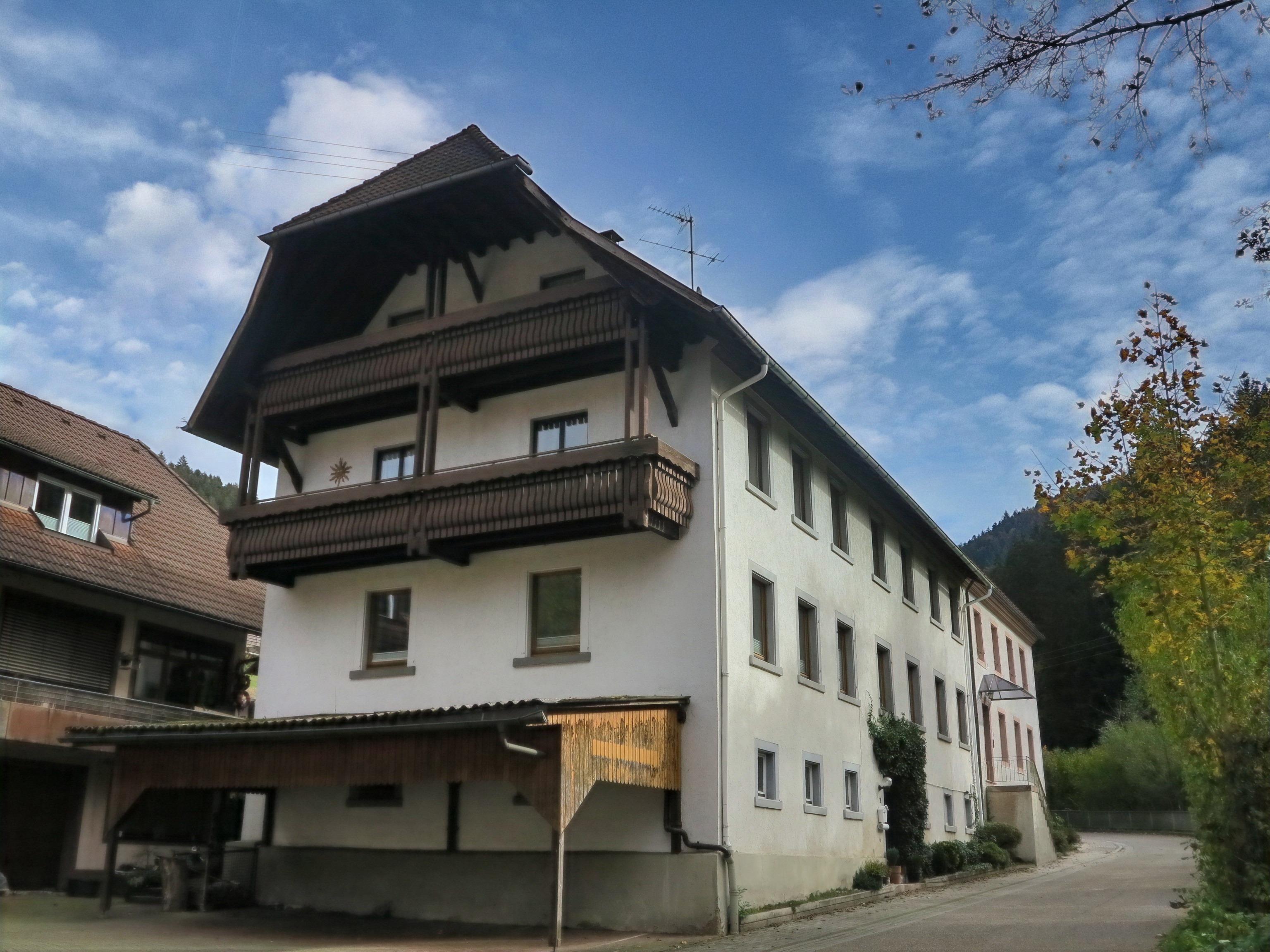 Mehrfamilienhaus zum Kauf 489.000 € 10 Zimmer 286 m²<br/>Wohnfläche 443 m²<br/>Grundstück Simonswald 79263