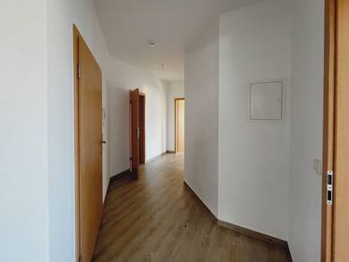 Wohnung zur Miete 338 € 2 Zimmer 61,5 m² Dachgeschoss frei ab sofort Marktplatz 8 Lößnitz Lößnitz 08294