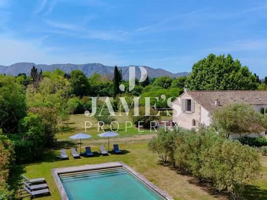 Haus zum Kauf 2.490.000 € 320 m² 4.590 m² Grundstück Les Ecarts Saint-Rémy-de-Provence 13210