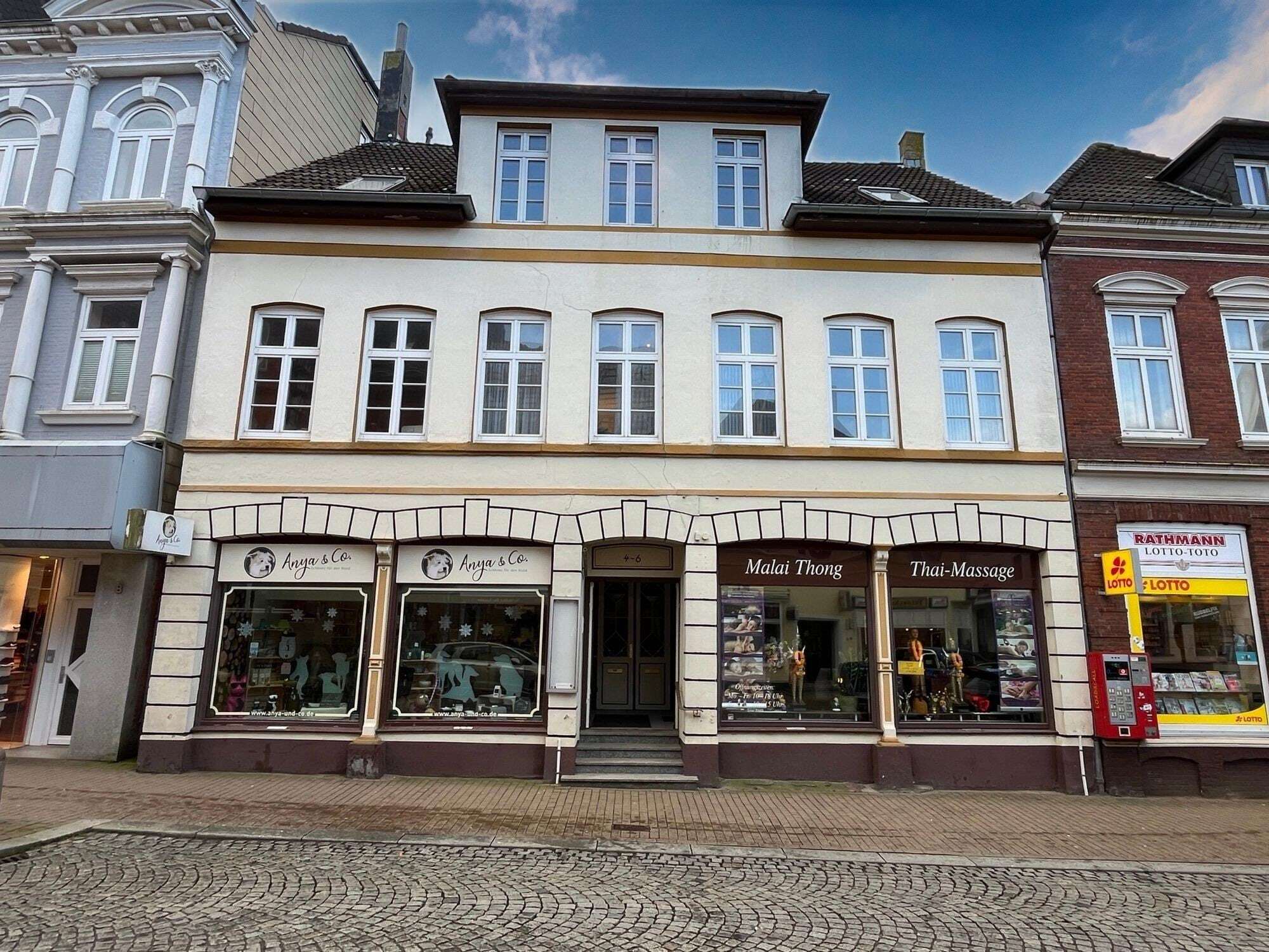 Mehrfamilienhaus zum Kauf 549.000 € 13 Zimmer 220 m²<br/>Wohnfläche 197 m²<br/>Grundstück Zentrum Husum 25813