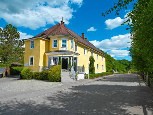 Mehrfamilienhaus zum Kauf 1.290.000 € 20 Zimmer 238,9 m² 3.466 m² Grundstück Passau 94032
