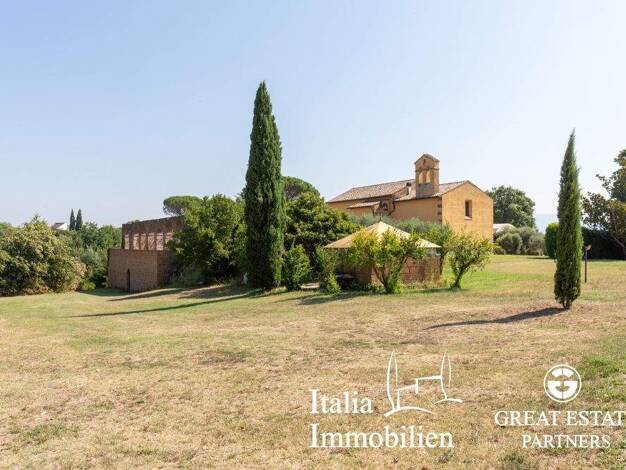 Bauernhaus zum Kauf 1.300.000 € 30 Zimmer 807 m² 37.620 m² Grundstück Gallese 01035