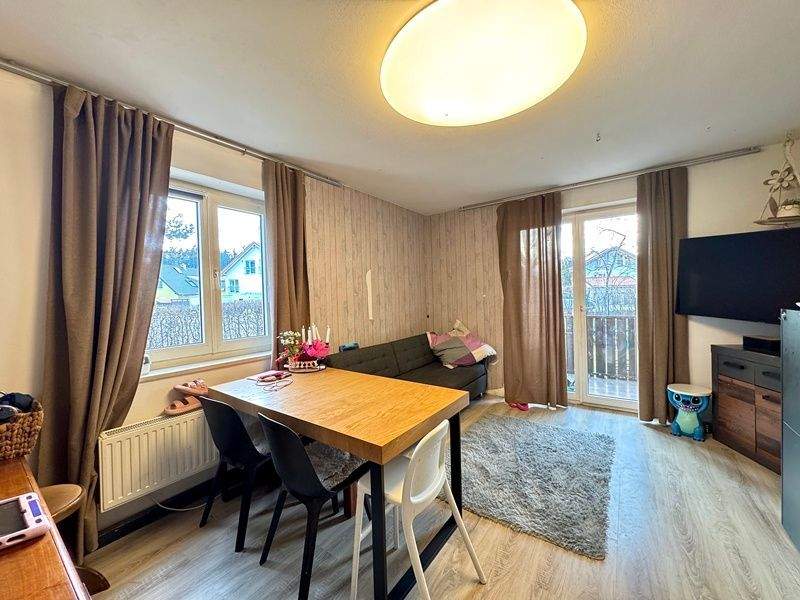 Immobilie in Höhenkirchen-Siegertsbrunn - Renovierungsbedürftige 3 ZKB Wohnung mit Balkon und eigener Terrasse in Höhenkirchen - Bild 2