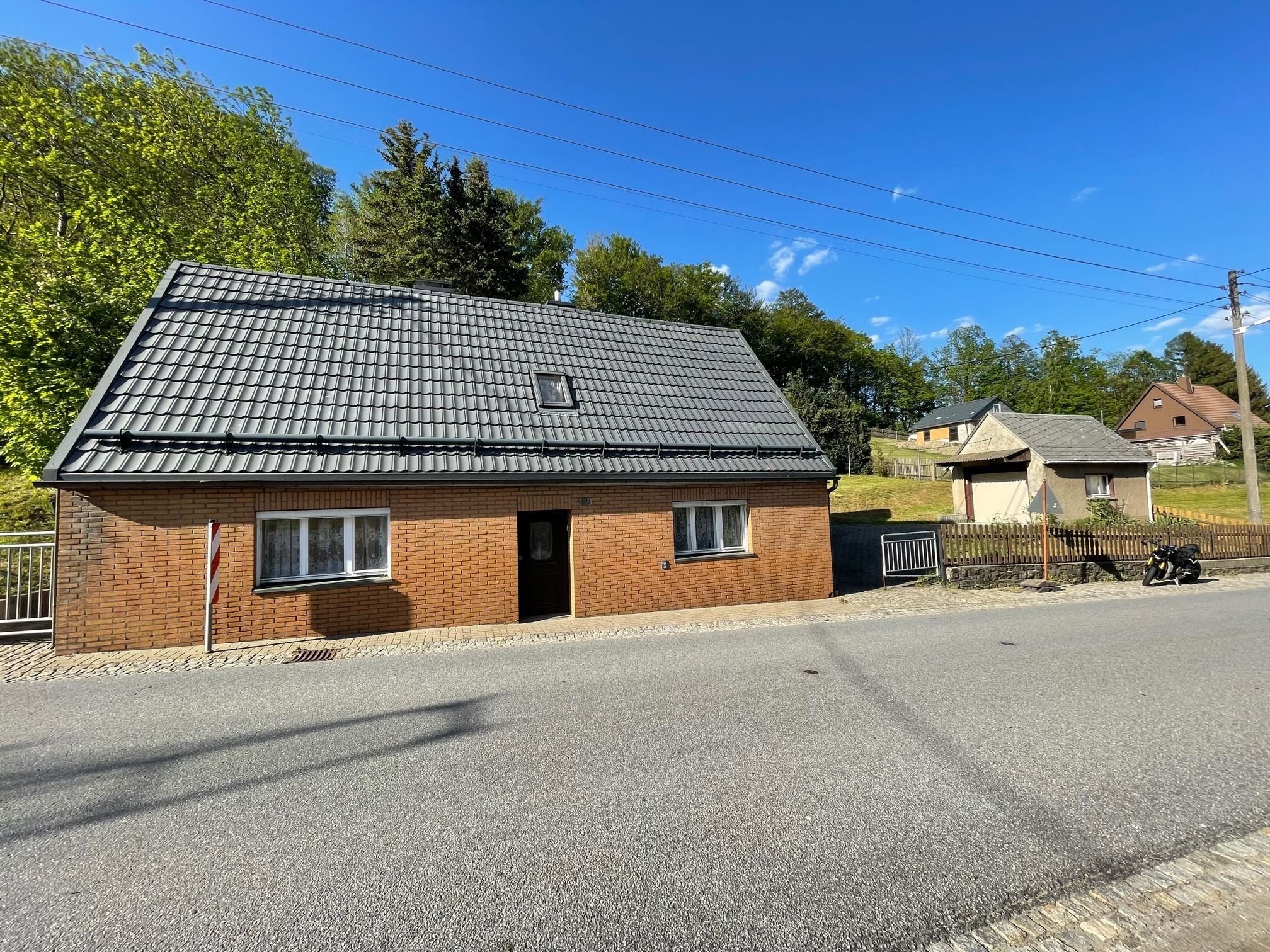 Einfamilienhaus zum Kauf 4 Zimmer 100 m²<br/>Wohnfläche 1.600 m²<br/>Grundstück ab sofort<br/>Verfügbarkeit Thum-Jahnsbach Thum 09419