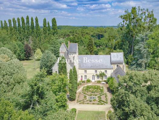 Herrenhaus zum Kauf 980.000 € 12 Zimmer 430 m² 26.150 m² Grundstück Saint Hilaire Centre Saumur 49400