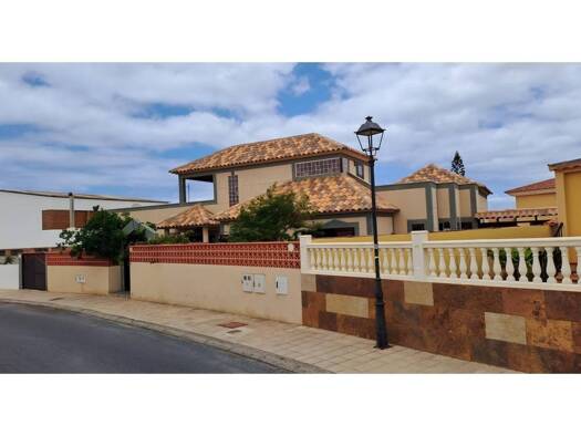 Chalet zum Kauf 695.000 € 4 Zimmer 314 m² 575 m² Grundstück Puerto del Rosario 35600