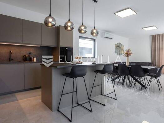 Haus zur Miete 2.200 € 3 Zimmer 120 m² Veliki Brocanac Klis
